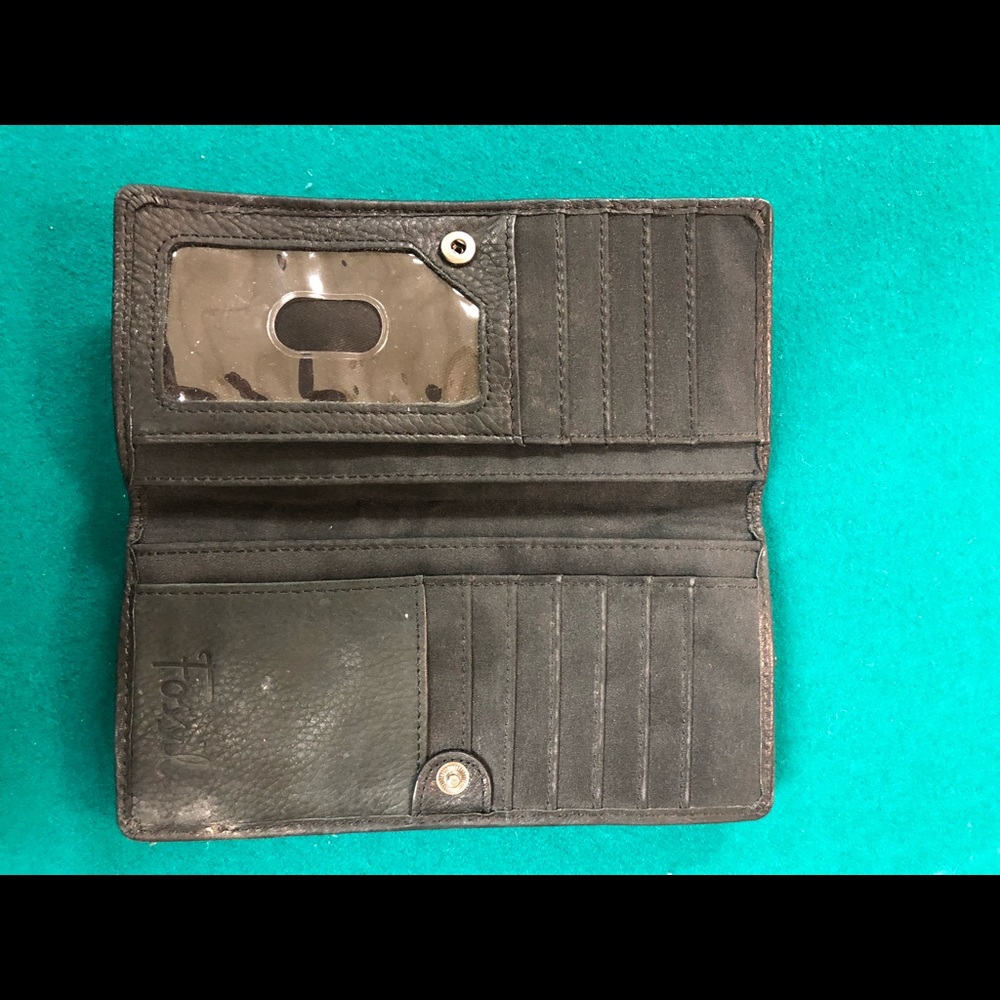 Fossil wallet with slips for cards & zip for coins